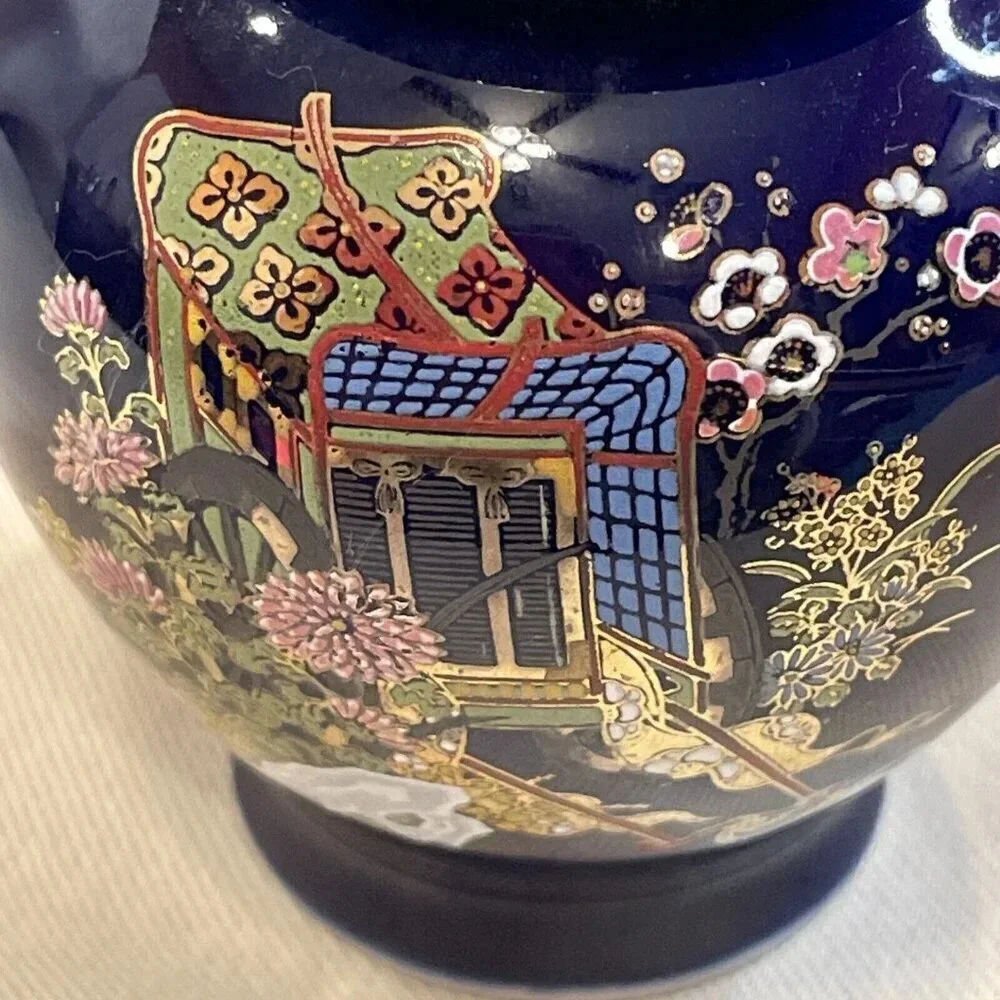 Japanese Porcelain Cobalt Blue Floral Design Lidded‎ Ginger Spice Jar Vintage 4”